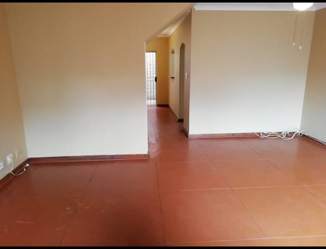 2 BEDROOM DUPLEX RENTED IN ESSENWOOD